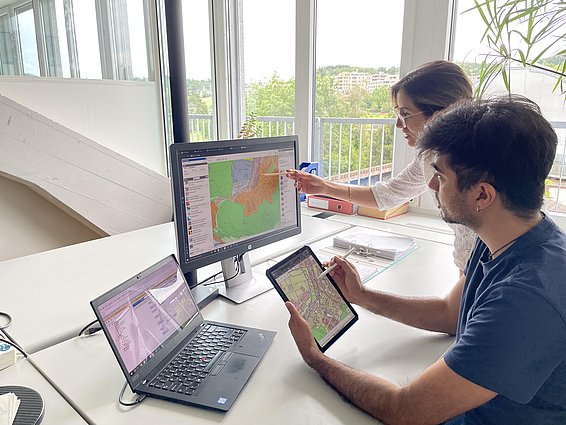 Mit dem Forschungsstipendium wird Herspergers Team untersuchen, wie die Digitalisierung die Raumplanung verändert. (Foto: Daniel Saakjans) 