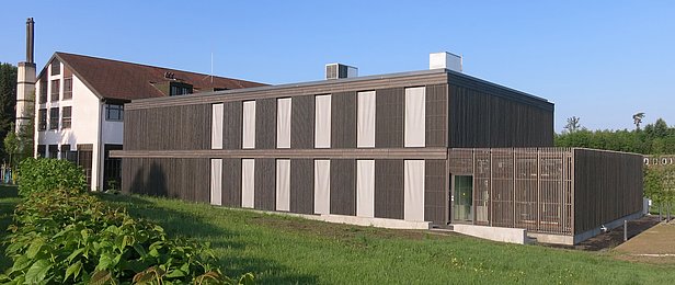 Das Pflanzeschutzlabor der WSL verfügt über das europaweit einzige Gewächshaus der Biosicherheitsstufe 3. Foto: Gottardo Pestalozzi / WSL