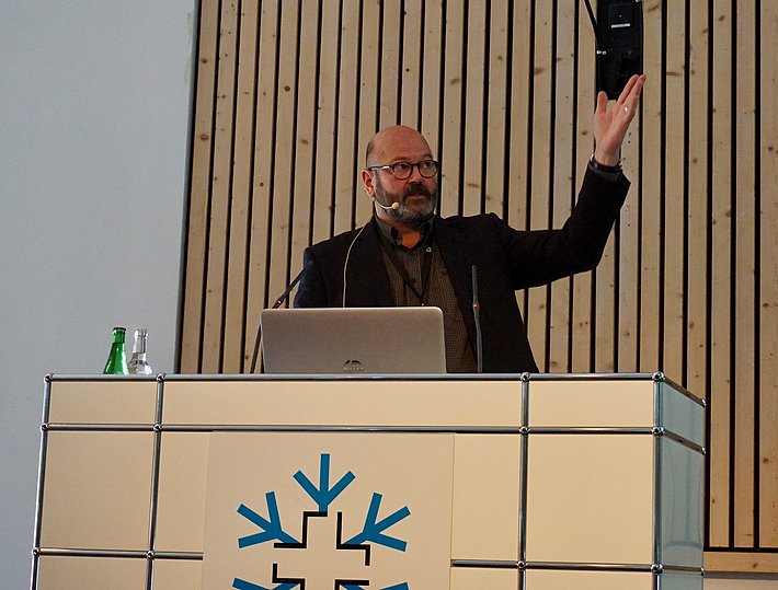 «Wir stossen an die Grenzen unseres Erfahrungswissen, darum ist es wichtig, Extremereignisse zu verstehen, um Massnahmen für angepasstes Management zu entwickeln.», Andreas Rigling Walddynamik WSL. Foto: R. Buchmüller
