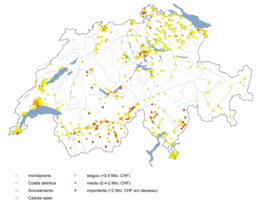 Mappa della Svizzera con punti colorati che indicano eventi di inondazione, colata detritica, scivolamento e caduta sassi, classificati per danni economici in quattro livelli.