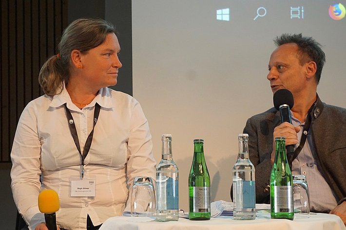 «Es braucht Ereignisse, um der Politik vor Augen zu führen, welche Massnahmen notwendig sind», Stefan Engler, Ständerat Kt. Graubünden im Gespräch mit Moderatorin Birgit Ottmer, WSL. Foto: R. Buchmüller