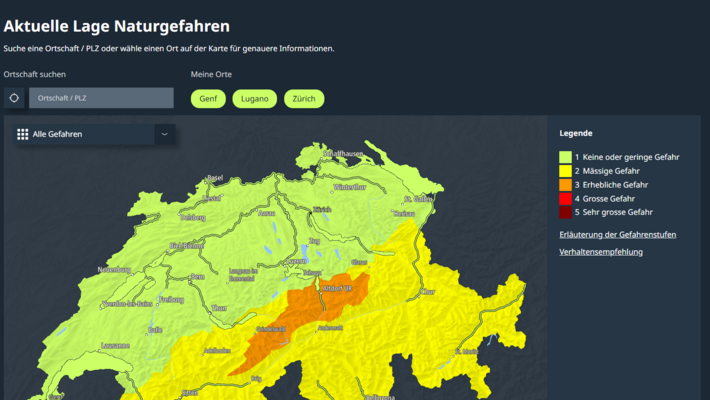 Carte de la Suisse avec les niveaux de dangerosité naturels indiqués par des couleurs : principalement jaune, quelques zones orange, zones vertes au nord.