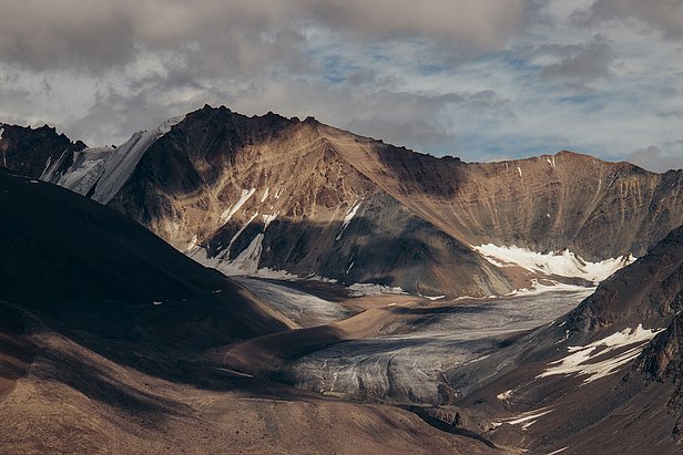 Der Gletscherrückgang ist ein weltweites Phänomen. Der Chandran-Gletscher in Indien ist ein augenscheinliches Beispiel des Rückgangs in Asien. (Bild: Alexandra von der Esch / ETH Zürich)