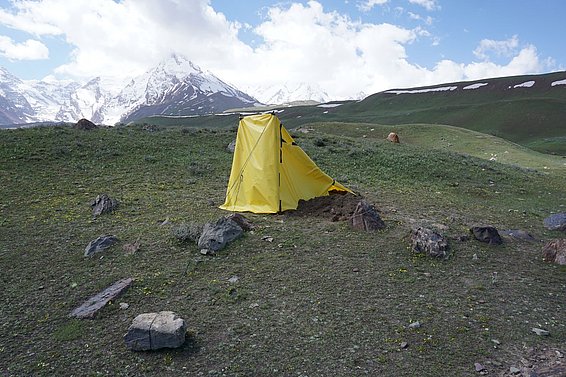 Our best and worst friend during fieldwork. The field toilet was dug and built on Day 1, with a yellow plastic tarp to provide some privacy to the user and making it easier to find in the dark hours of the night. Photo: A. Jouberton