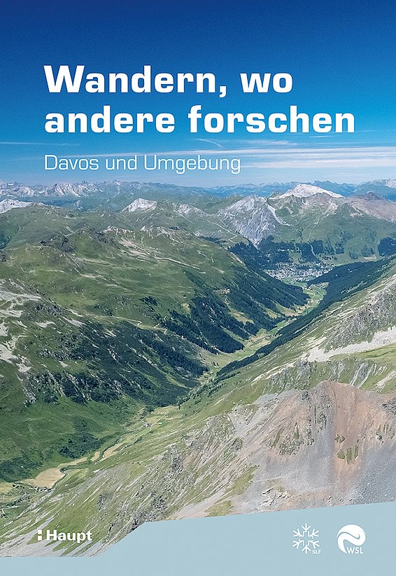 Buchcover mit Berglandschaft und Tal, Titel 'Wandern, wo andere forschen', Untertitel 'Davos und Umgebung', Verlagslogo Haupt und WSL-Logo