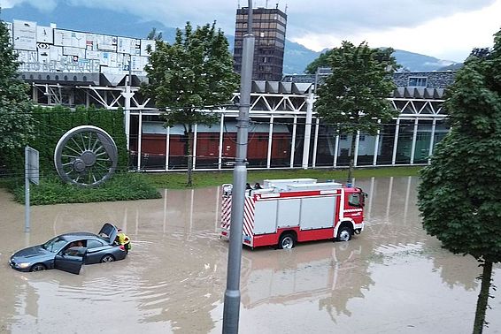 Heftige Gewitter am 1. und 2. Juli 2020 führten in der Region Luzern zu erheblichen Problemen, so auch an der Haldenstrasse beim Verkehrshaus in Luzern.