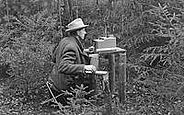 Förster Pierre Rochat entwickelte mehrere Instrumente für forstlich-mikroklimatische Erhebungen - hier ein Galvanometer. Foto: Werner Naegeli 
