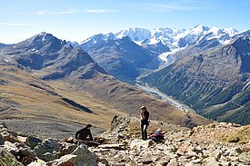 Feldarbeit auf dem Muot da Barba Peider oberhalb Pontresina auf 3000 m über Meer. Permafrostboden werden in tieferen Bodenschichten für die Analyse entnommen. Foto: Beat Stierli (WSL)