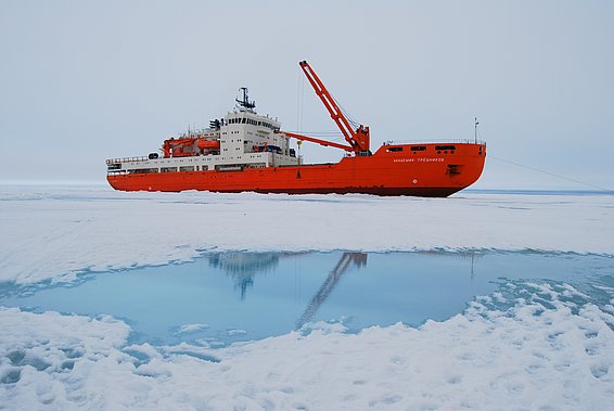 Forschungsschiff Akademik Treshnikov (Foto: Arctic and Antarctic Research Institute AARI)