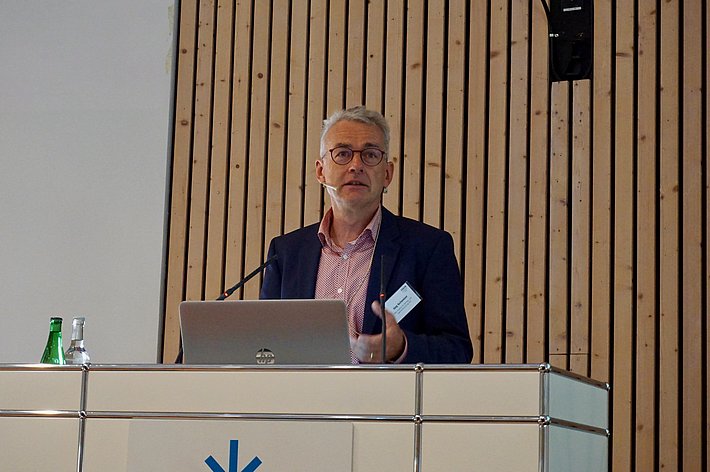 «Ein solides Prozessverständnis ist Grundvoraussetzung für Modellierungen.», SLF-Leiter Jürg Schweizer. Foto: Rebecca Buchmüller