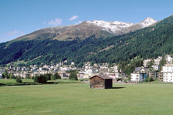 Die Qualitäten und Leistungen von alpinen Landschaften wie die Region Davos (GR) unterscheiden sich von jenen des Mittellands. Foto: Ulrich Wasem