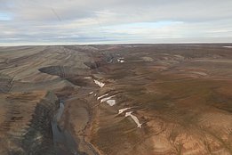 Blick auf die Landschaft im Zentrum der Oktoberrevolutions-Insel, Severnaja Semlja, vom Helikopter aus gesehen. Foto: Gabriela Schaepman-Strub.