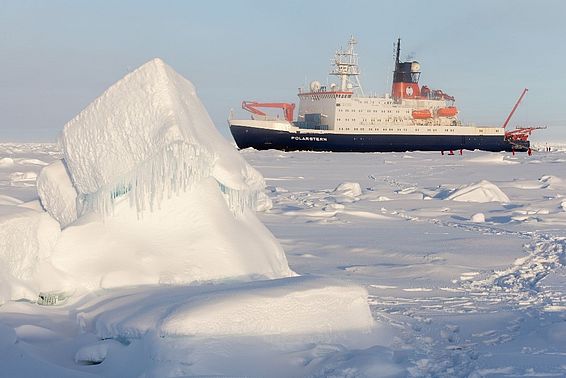 Forschungsschiff Polarstern. Foto: Alfred-Wegener-Institut / Mario Hoppmann (CC-BY 4.0) 