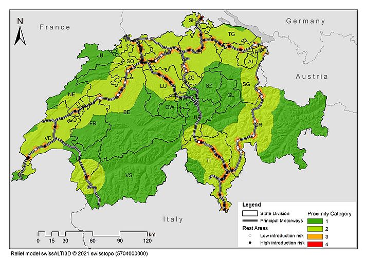 Entfernung zur nächstgelegenen Raststätte, die an eine dichte Wildschweinpopulation grenzt:  2 km (rot), 4 km (orange), 20 km (hellgrün). Karte WSL