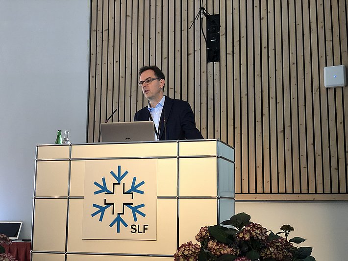 «Wie gut sind wir eigentlich?», der stellvertrender Direktor WSL Christoph Hegg bei seiner Begrüssungsrede. Foto: Rebecca Buchmüller