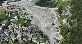 Im Ort Bondo der Bündner Gemeinde Bregaglia beschädigte ein grosser Murgang zahlreiche Gebäude.