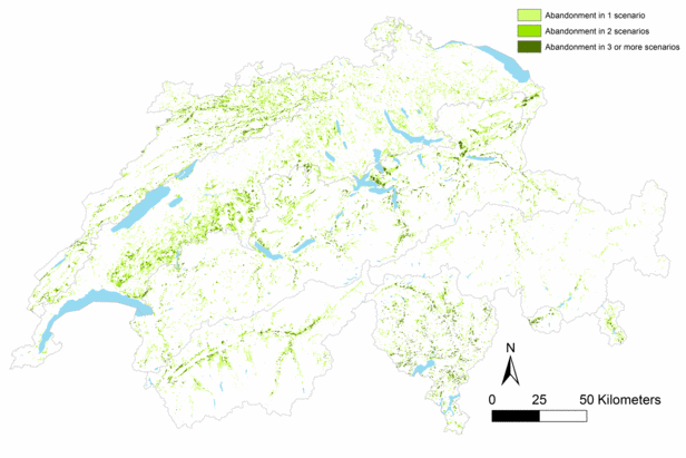Die Schweizer Karte zeigt eine Modellierung für das Jahr 2035. Grün dargestellt sind Gebiete, wo die landwirtschaftliche Nutzung gemäss verschiedener Szenarien künftig zurückgehen wird. Quelle: Price et al. 2015
