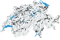 Karte der Schweiz mit schwarzen Punkten, die verschiedene Standorte verteilen, Flüsse und Seen sind blau dargestellt.